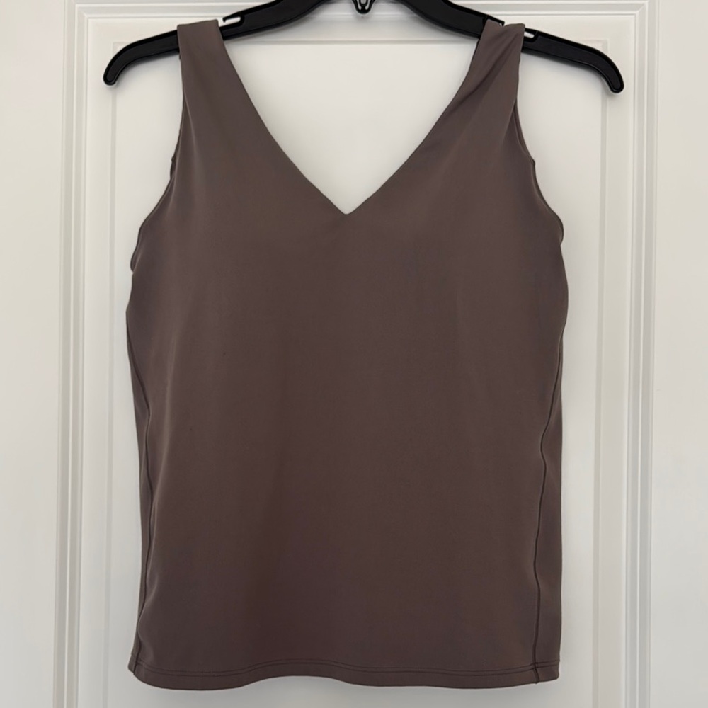 UNIQLO AIRISM v neck tank